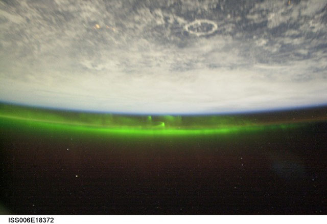 Composit of images of  the June 6, 2000 solar flare taken in white ligh tand ultraviolet (TRACE)